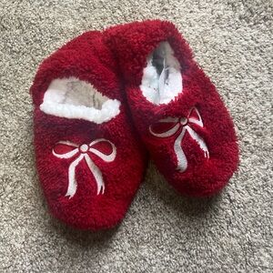 Maurices s/m Red Fuzzy Slippers nwt